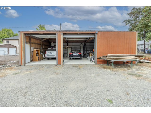 1270 SUMMER St Ne, Salem, OR 97301
