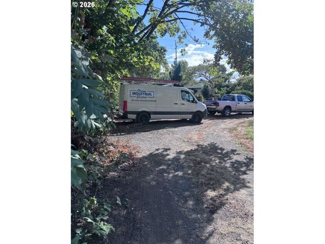 1270 SUMMER St Ne, Salem, OR 97301