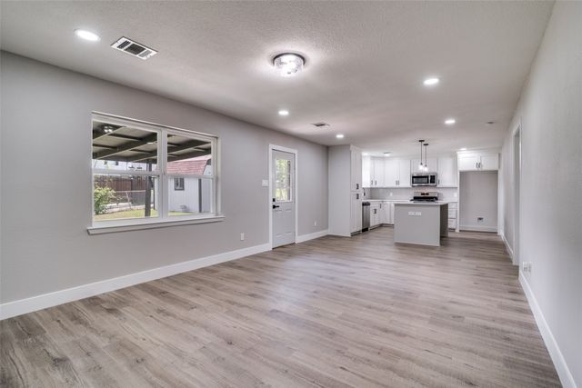 4 Sesame Place, Mesquite, TX 75149