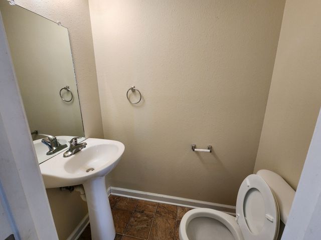 248 Executive Ave Apt 2B, Clarksville, TN 37042