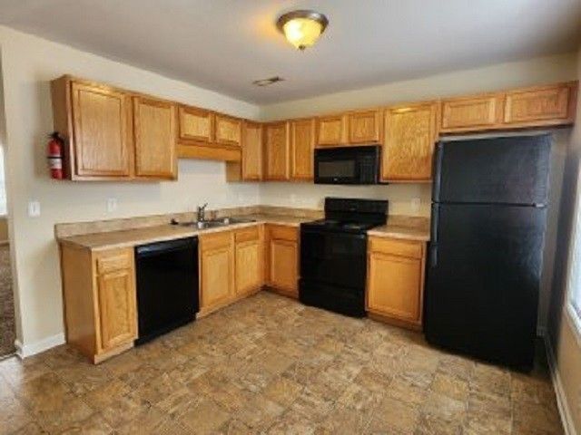 248 Executive Ave Apt 2B, Clarksville, TN 37042