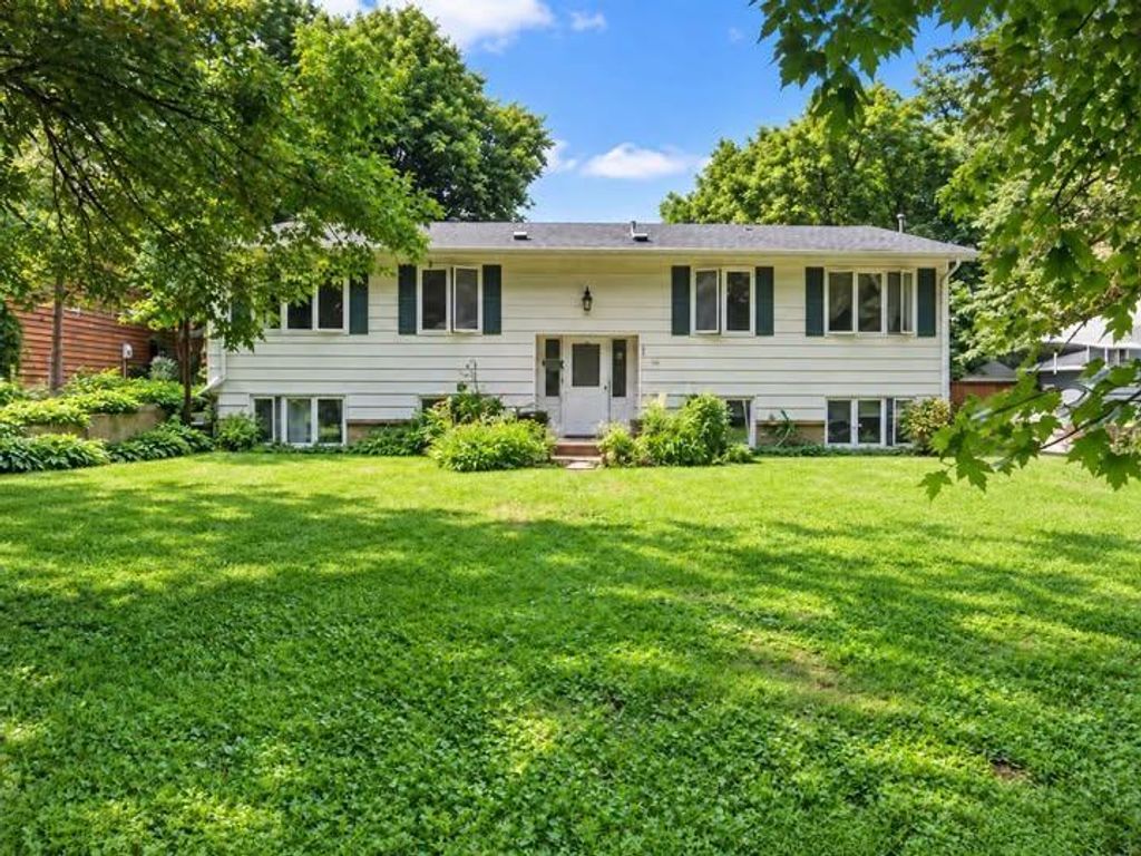 305-307 Reno Street, Wayzata, MN 55391 — exterior