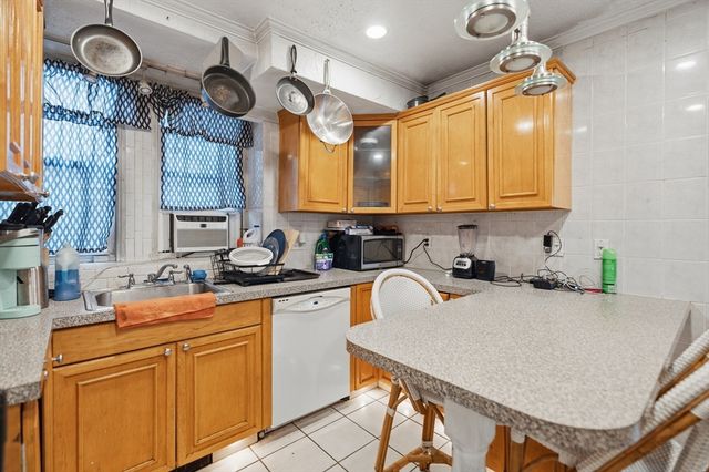 65 Harvard St, Everett, MA 02149
