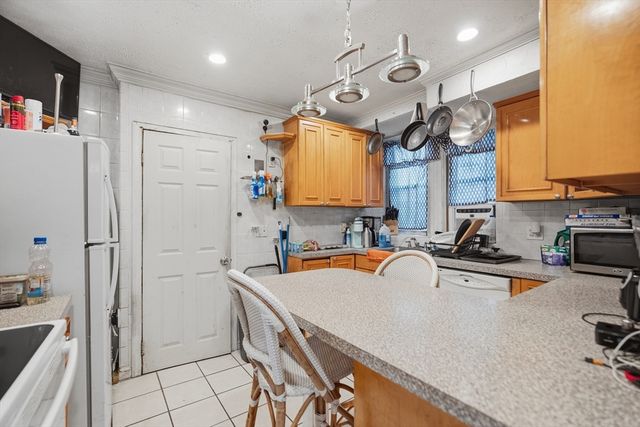 65 Harvard St, Everett, MA 02149
