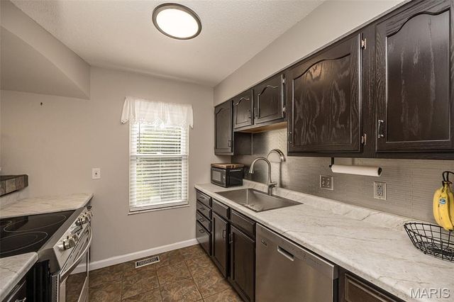 1308 Summergate Parkway, St Charles, MO 63303