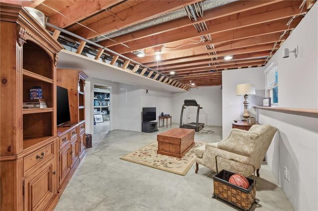 6114 W 157th Terrace, Overland Park, KS 66223