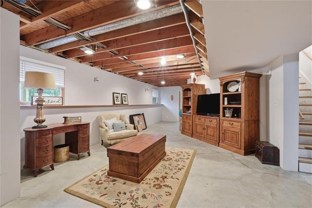 6114 W 157th Terrace, Overland Park, KS 66223