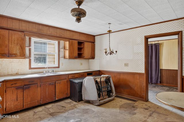 40 Magyar Street, Toledo, OH 43605