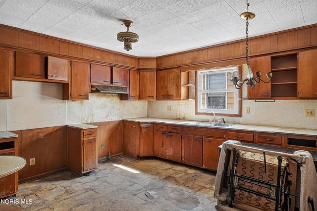 40 Magyar Street, Toledo, OH 43605