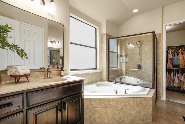 121 E Adelanta PL, Round Rock, TX 78681