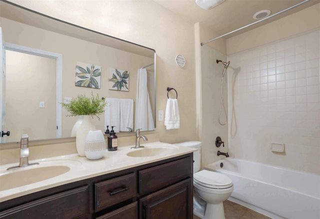 121 E Adelanta PL, Round Rock, TX 78681