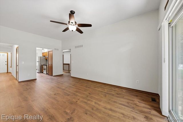 1925 Country Lane, Lake Orion, MI 48360