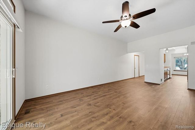 1925 Country Lane, Lake Orion, MI 48360
