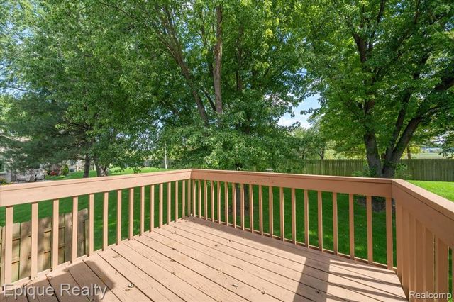 1925 Country Lane, Lake Orion, MI 48360