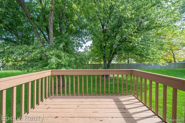 1925 Country Lane, Lake Orion, MI 48360