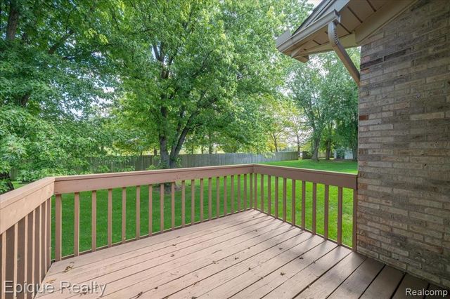 1925 Country Lane, Lake Orion, MI 48360