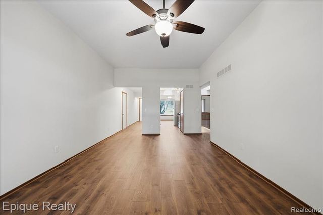 1925 Country Lane, Lake Orion, MI 48360