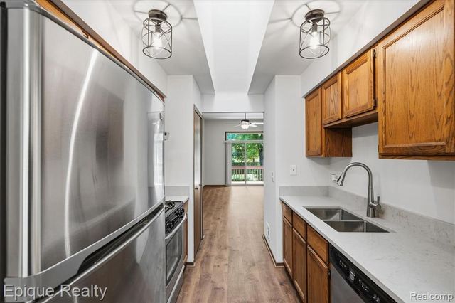 1925 Country Lane, Lake Orion, MI 48360