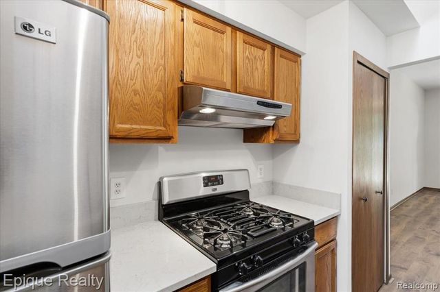 1925 Country Lane, Lake Orion, MI 48360