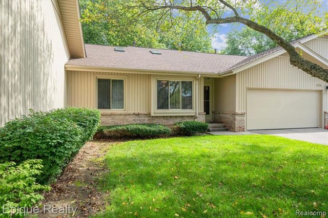 1925 Country Lane, Lake Orion, MI 48360