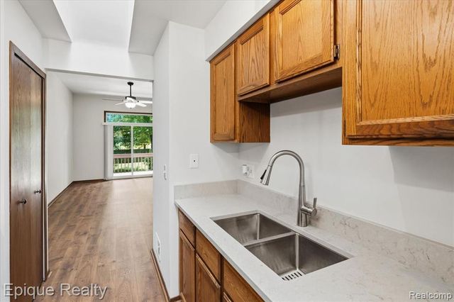 1925 Country Lane, Lake Orion, MI 48360