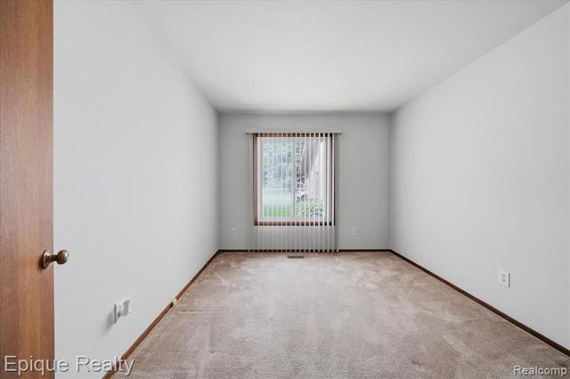 1925 Country Lane, Lake Orion, MI 48360