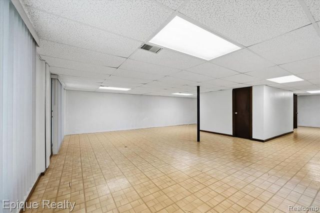 1925 Country Lane, Lake Orion, MI 48360