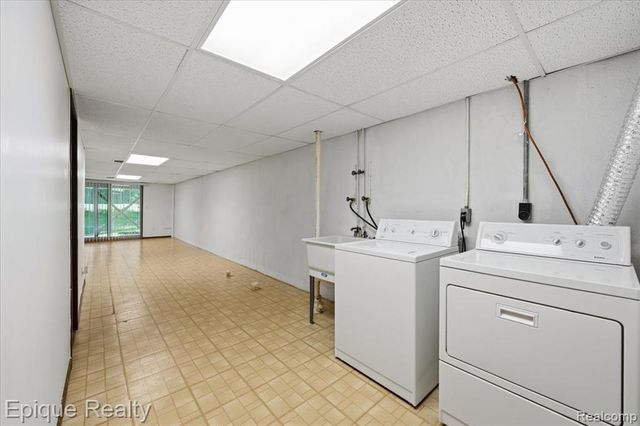 1925 Country Lane, Lake Orion, MI 48360