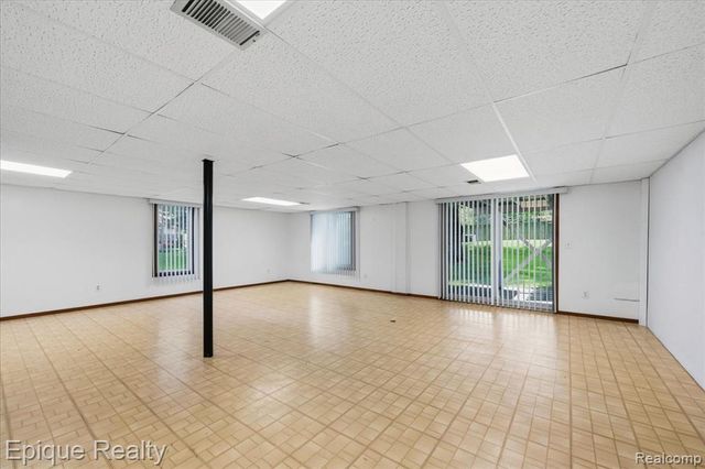 1925 Country Lane, Lake Orion, MI 48360
