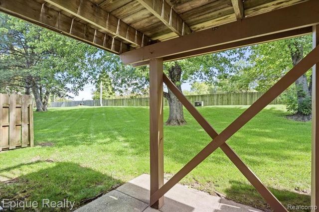 1925 Country Lane, Lake Orion, MI 48360