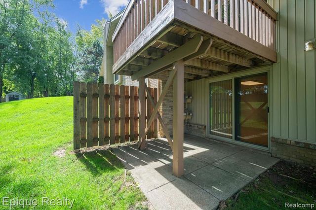 1925 Country Lane, Lake Orion, MI 48360