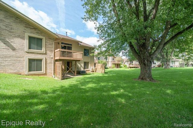 1925 Country Lane, Lake Orion, MI 48360