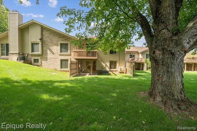 1925 Country Lane, Lake Orion, MI 48360