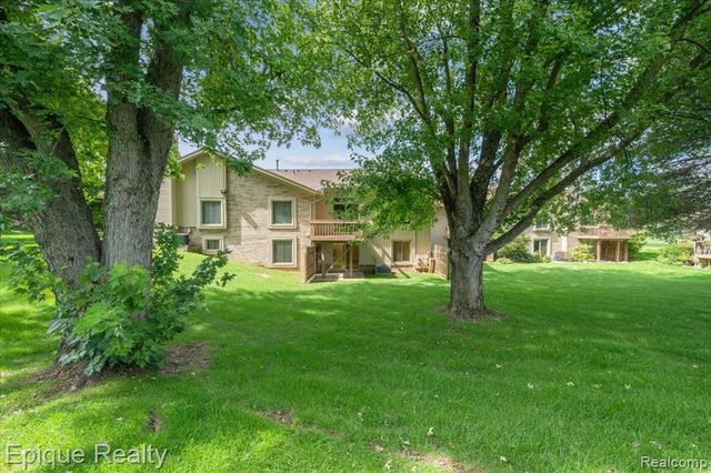 1925 Country Lane, Lake Orion, MI 48360
