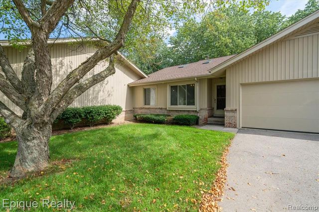 1925 Country Lane, Lake Orion, MI 48360