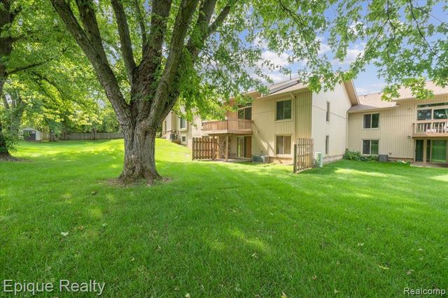 1925 Country Lane, Lake Orion, MI 48360