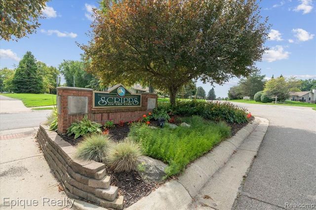 1925 Country Lane, Lake Orion, MI 48360