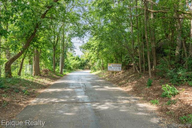 1925 Country Lane, Lake Orion, MI 48360