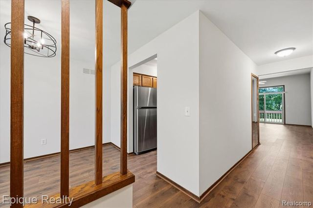 1925 Country Lane, Lake Orion, MI 48360