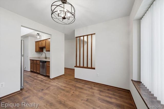 1925 Country Lane, Lake Orion, MI 48360