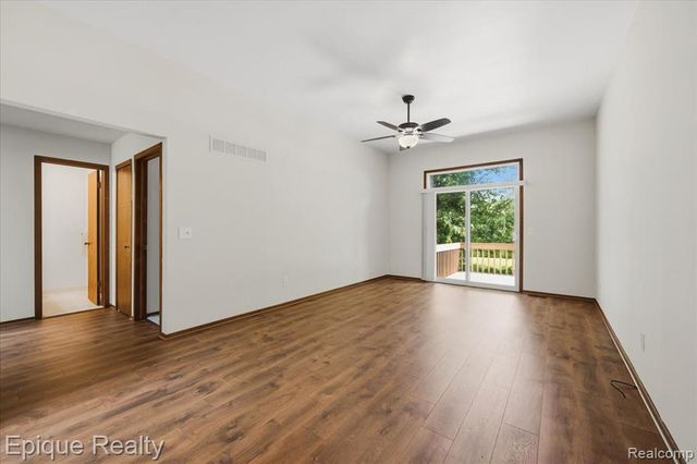 1925 Country Lane, Lake Orion, MI 48360