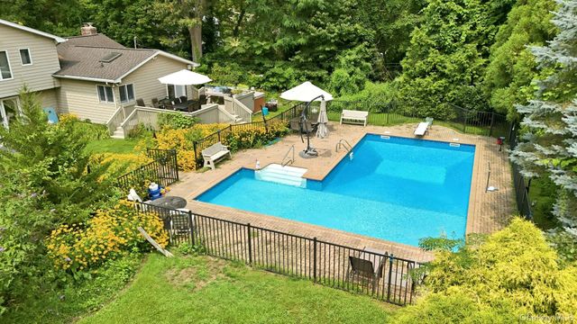 11 Soundview Drive, Port Jefferson, NY 11777