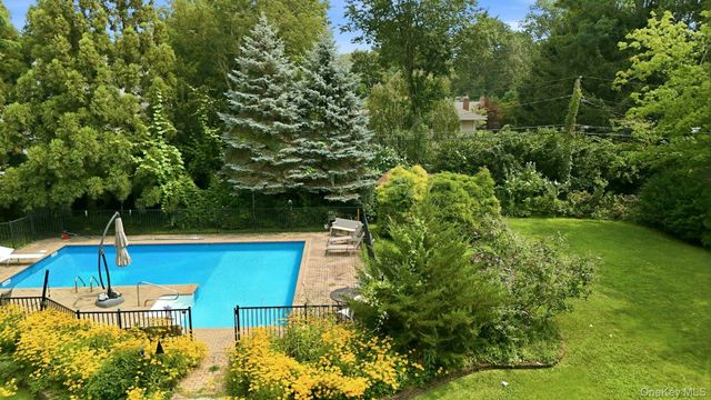 11 Soundview Drive, Port Jefferson, NY 11777