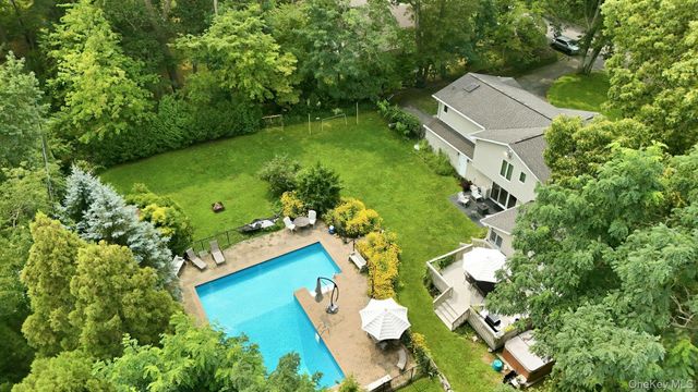 11 Soundview Drive, Port Jefferson, NY 11777