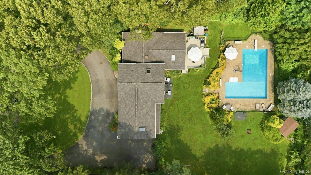 11 Soundview Drive, Port Jefferson, NY 11777