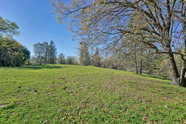 6261 Grizzly Flat Rd, Somerset, CA 95684