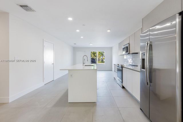 2505 NE 193rd St 4116, Miami, FL 33180