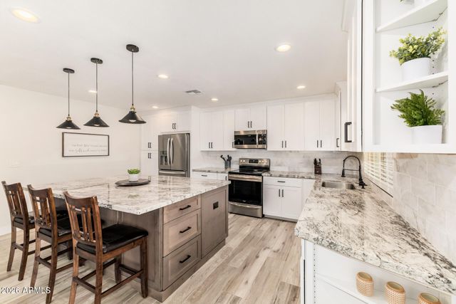 10914 W SARATOGA Circle, Sun City, AZ 85351