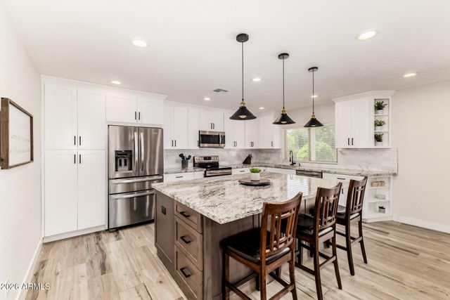 10914 W SARATOGA Circle, Sun City, AZ 85351