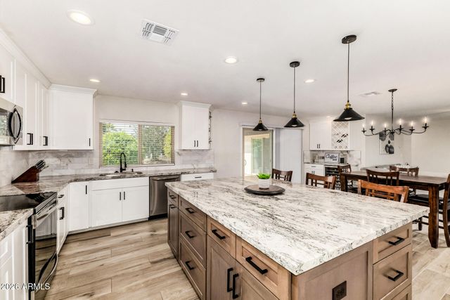 10914 W SARATOGA Circle, Sun City, AZ 85351